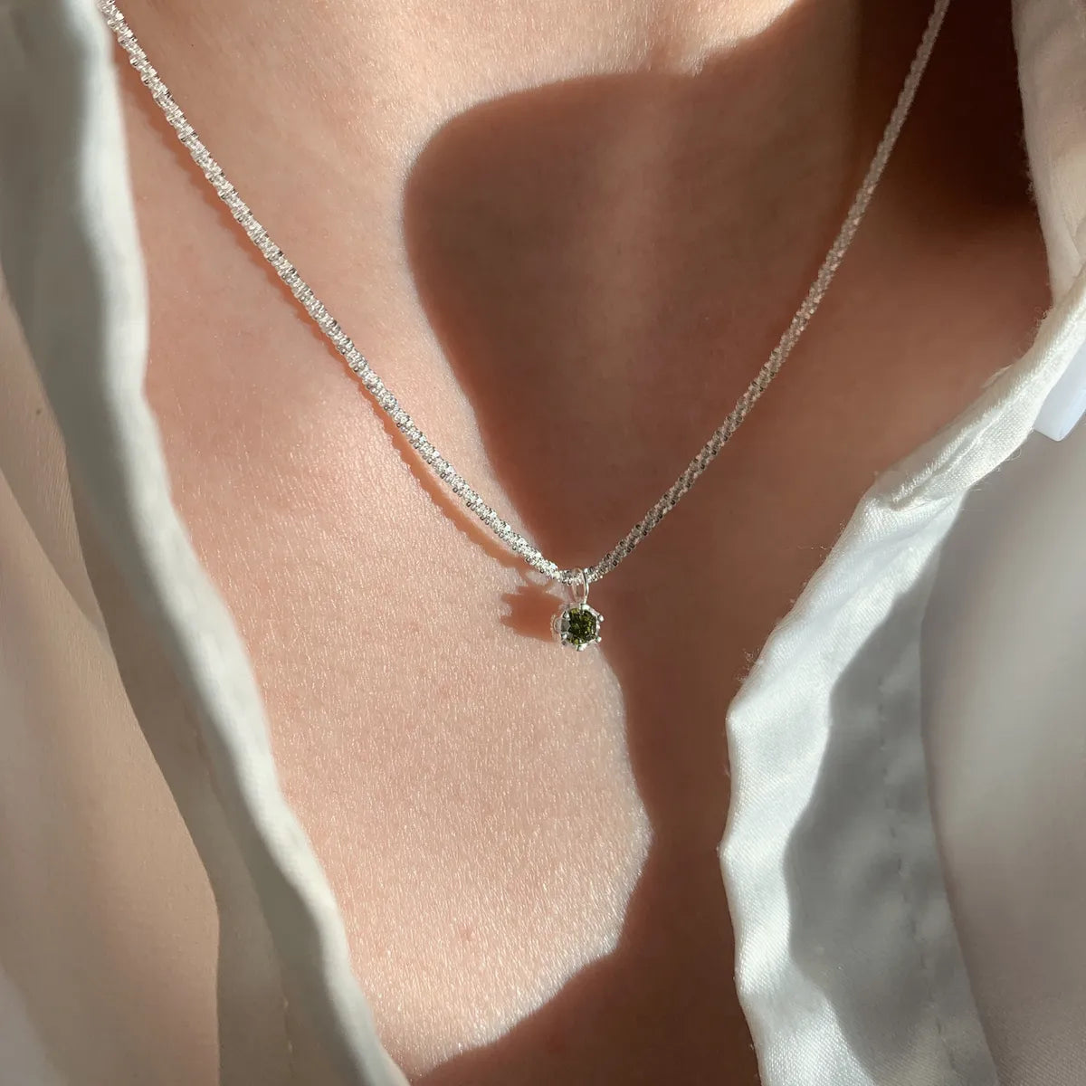 modern-style-korean-style-crown-sterling-silver-zircon-pendant-necklace-in-bulk-nh10330760_dc1d5fcf-361b-44dc-9614-e99d0c7df8d7